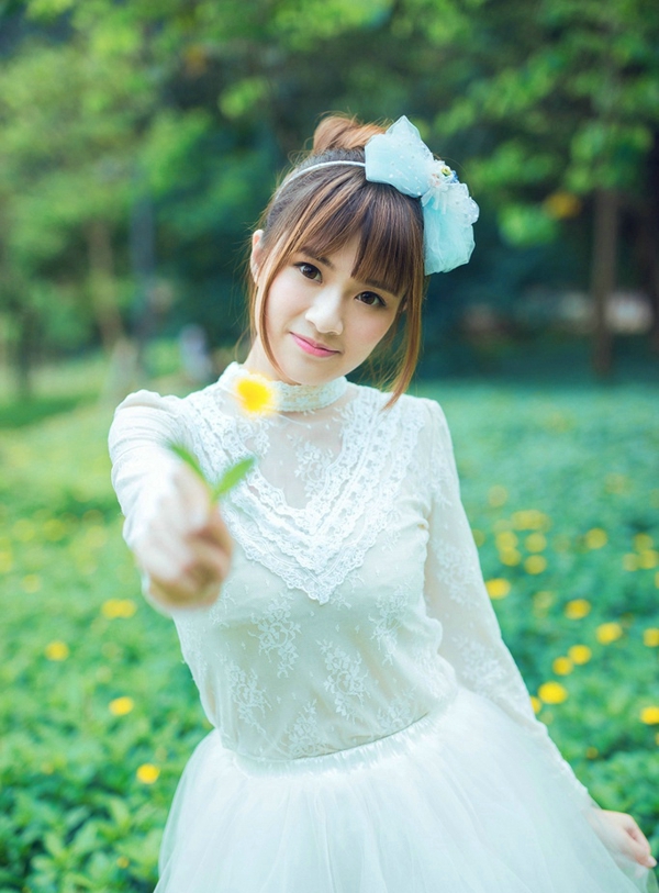 “这一仗，对周瑜来说很重要，若赢了，有了荆州这块地方，可以缓和江东内部的矛盾，但如果败了，江东内部矛盾日益激化，而他的存在，就成了这个矛盾的焦点，所以……”贾诩没有说完，而是微笑着看向吕布。